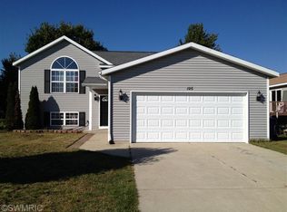125 Depot Ln, Holland, MI 49424