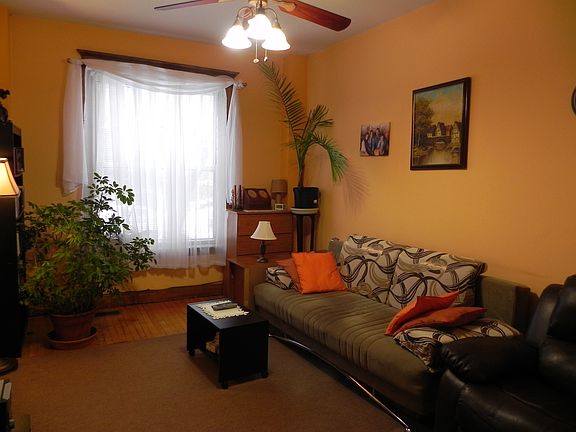 4th image of 1244 N Artesian Ave