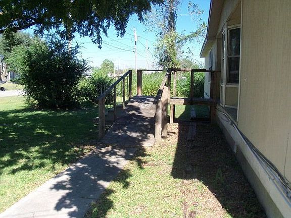 3rd image of 556 Frederick Dr