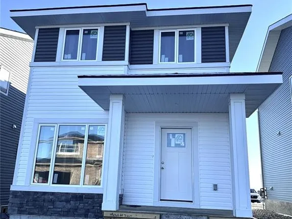 1123 Camden GARDENS, White City, SK S4L 0G1