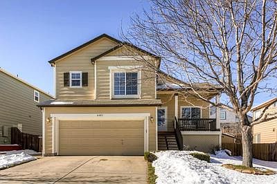 Welcome home to this charming tri-level in Cottonwood!