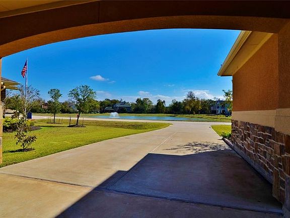 5th image of 806 Royal Lakes Manor Blvd