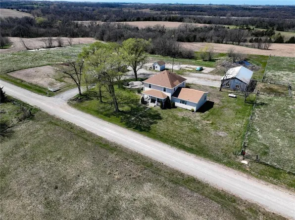 2023 Linden Rd, Hiawatha, KS 66434