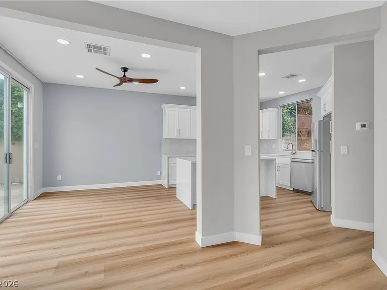 1712 Estrella St — Photo 10
