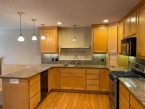 5th image of 480 Meadowview Dr
