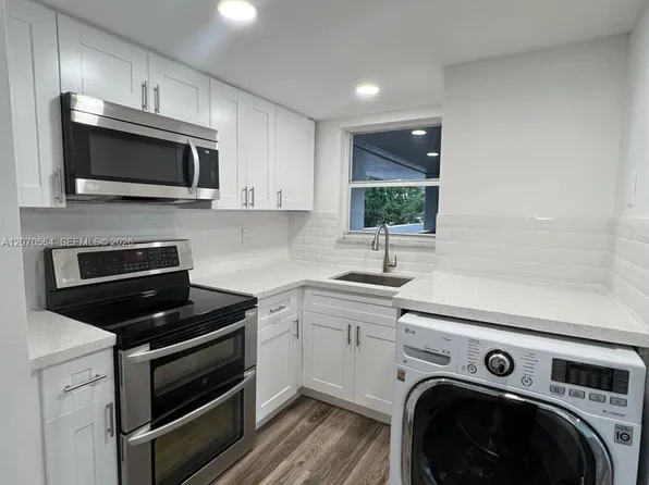 310 Fontainebleau Blvd APT 204, Miami, FL 33172