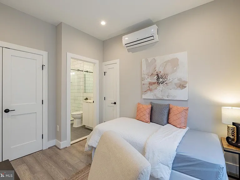 1120 Penn St NE #1 — Photo 12