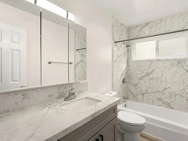 Florentine Apartments — Photo 20