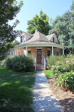 601 W Mountain Avenue