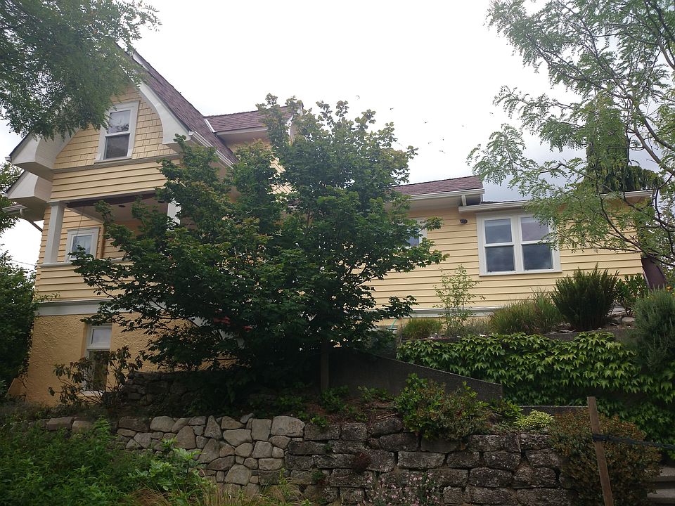 2nd image of 3204 E Marion St