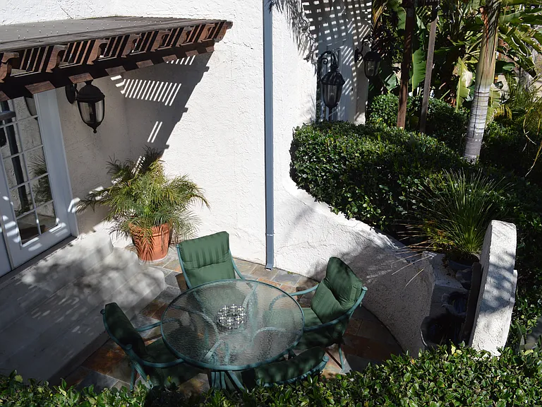 1203 S Rimpau Blvd — Photo 96