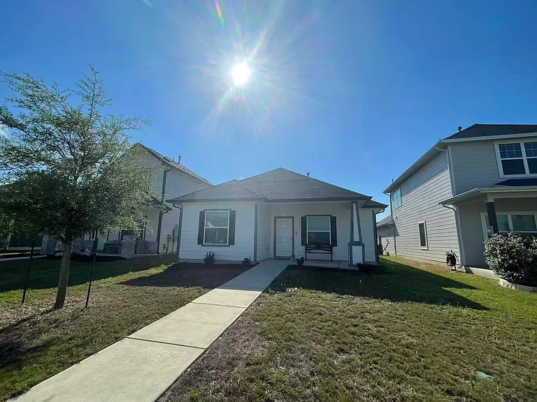 141 Mammoth Dr — Photo 1