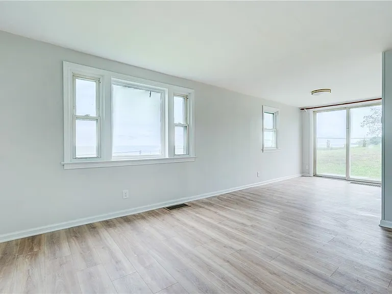 904 Lake Rd — Photo 6