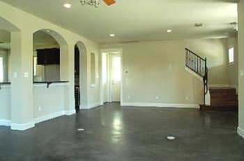 5th image of 5613A Roosevelt Ave