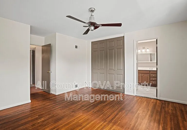 6428 Earlham Dr — Photo 29