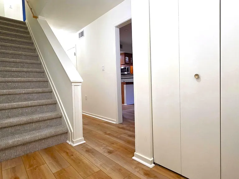 25 Village Dr — Photo 6