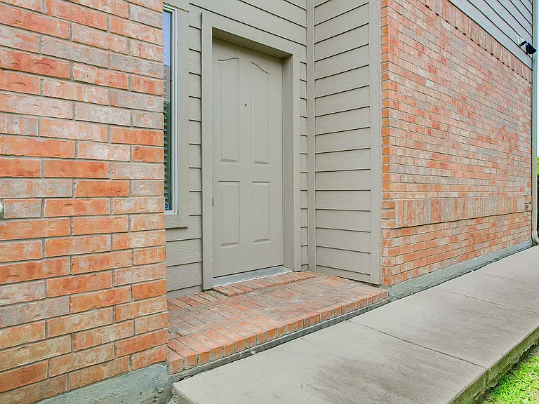5824 Melanie Ct — Photo 3