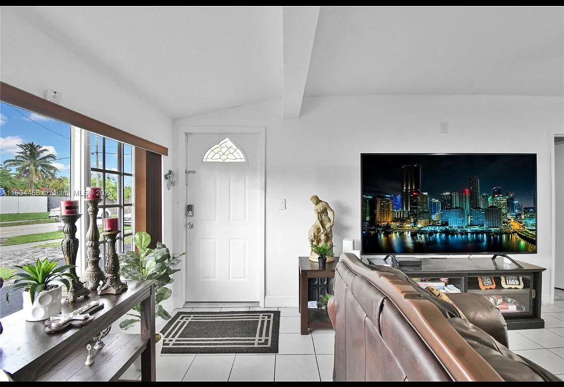 Building Photo - 9555 Dominican Dr