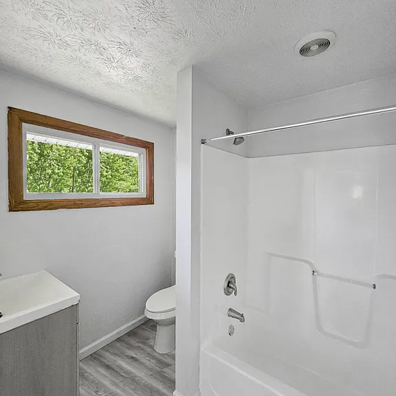 1645 Superior Ave NE — Photo 5