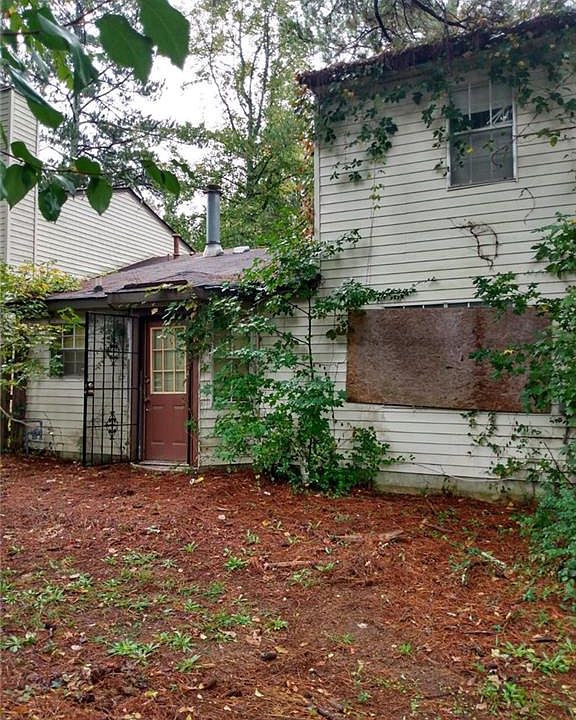 2nd image of 402 Pine Tree Trl