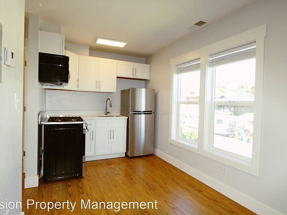 5th image of 2243 12th Ave APT C
