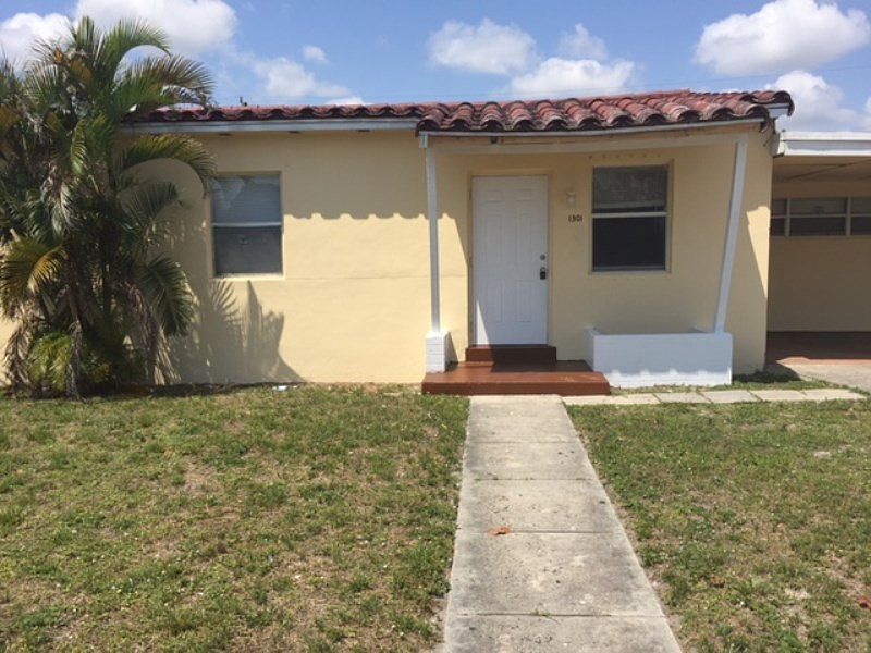 1st image of 1301 NW 15th Ave