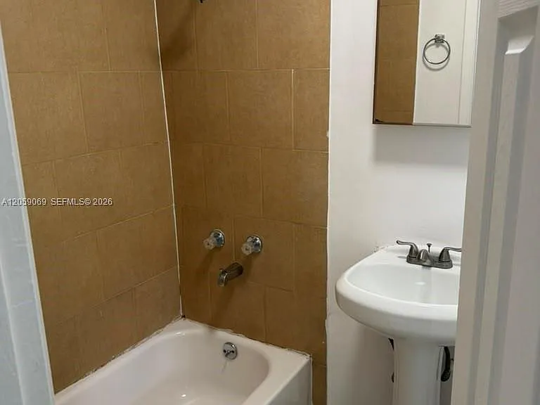 1049 NW 95th St #A2 — Photo 5