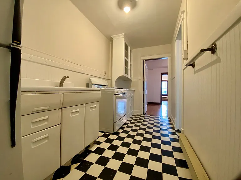 Valentine Place Apartments — Photo 10
