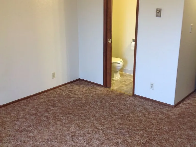 2092-2098 Monroe Ave #2108-2120 — Photo 11