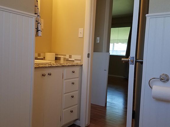 4th image of 212 N 38th Ave