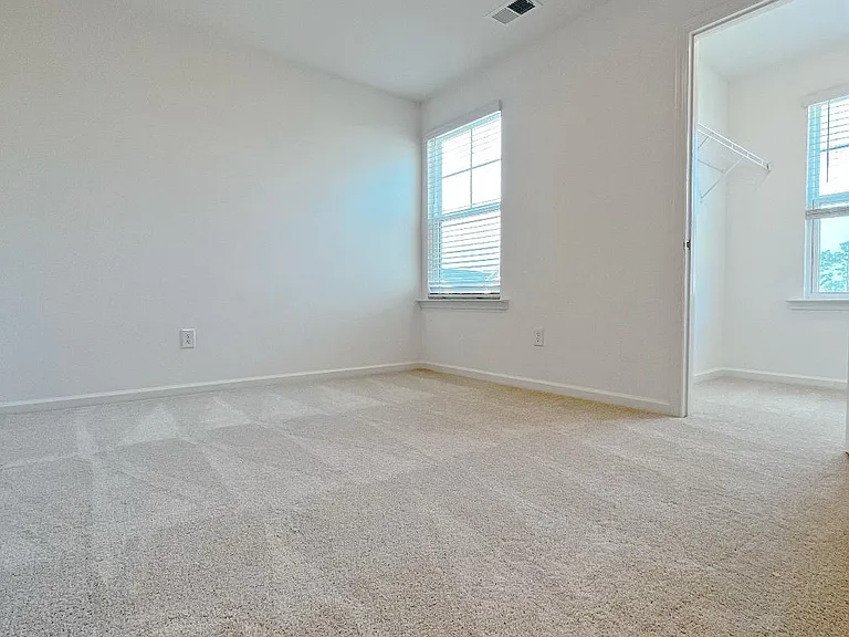 366 Golden Eagle Pkwy — Photo 22