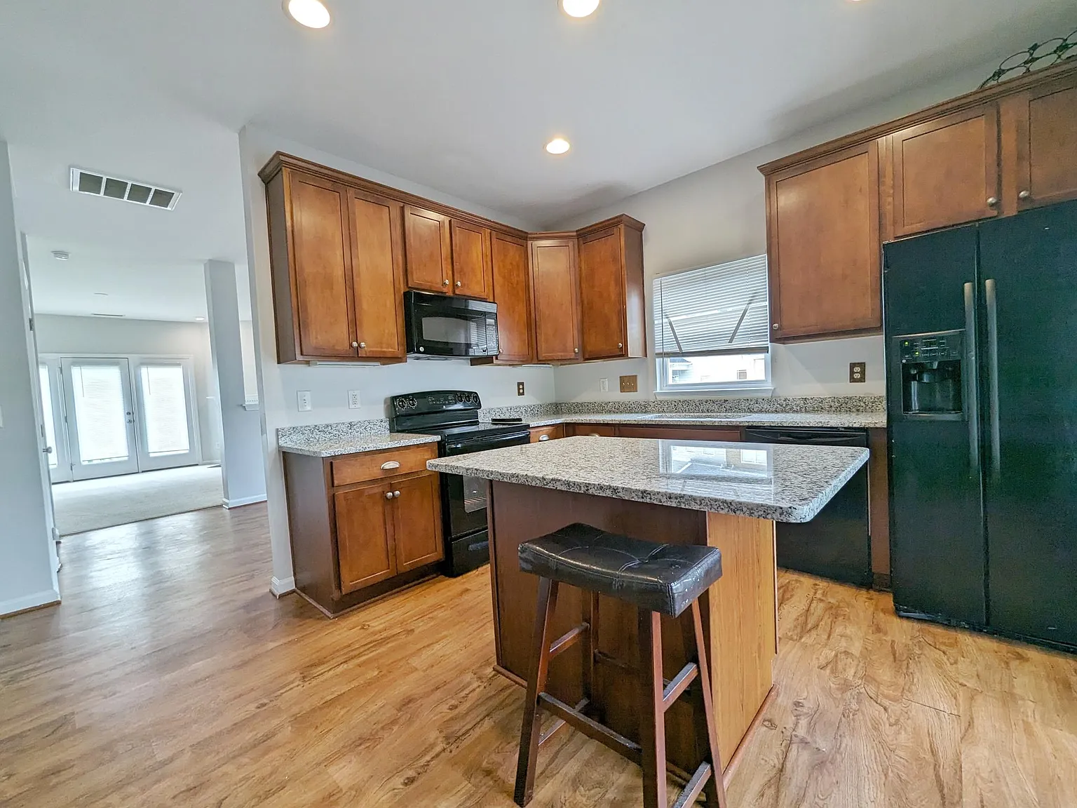 4 bed, 3.5 bath, 1920 sqft, $2,095 — Photo 4