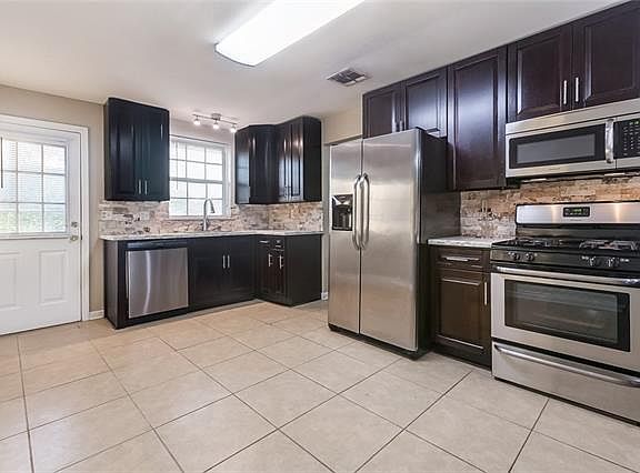 4th image of 714 W Urquhart St