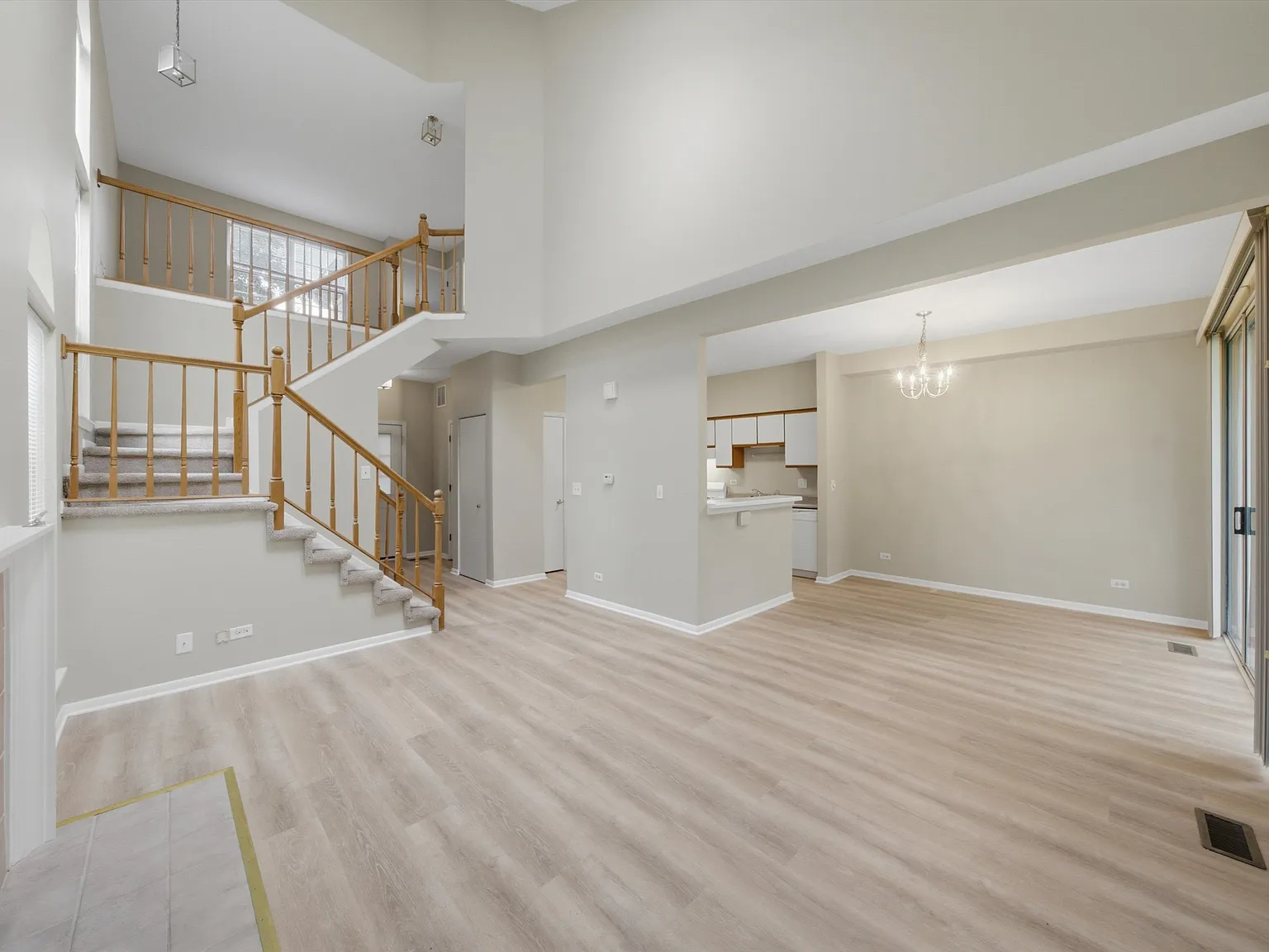 2 bed, 1394 sqft, $2,390 — Photo 4