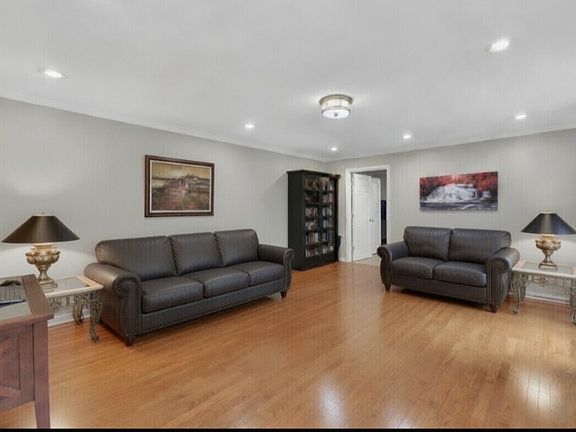 5th image of 21101 N Middleton Dr