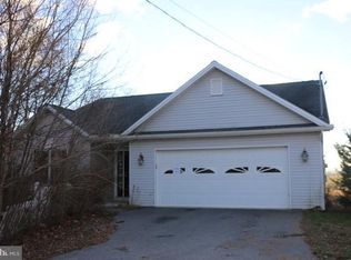 1868 Leedy Dr, Chambersburg, PA 17202