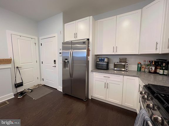 3rd image of 959 Shackamaxon St Unit 1