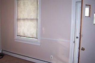 3rd image of 28 E Queen St