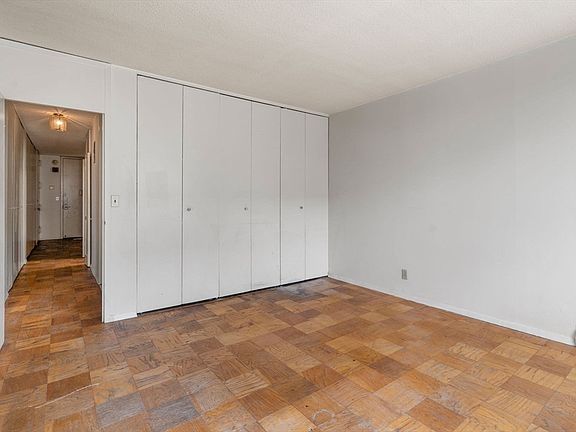 4th image of 65 E India Row APT 6B