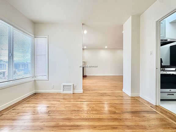 3rd image of 1738 46th Ave