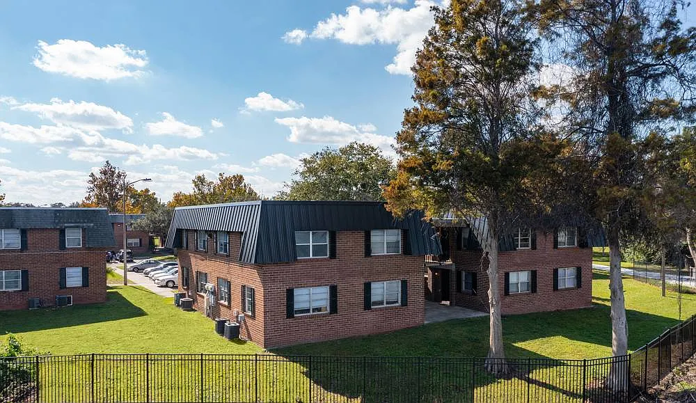 Building Photo - Avalyn West