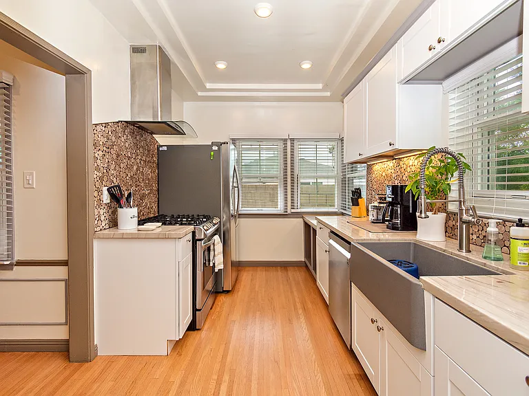 10206 S Hobart Blvd — Photo 21