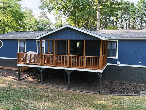 5th image of 1120 Sandy Plains Rd