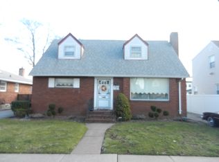 15915 84th St, Howard Beach, NY 11414