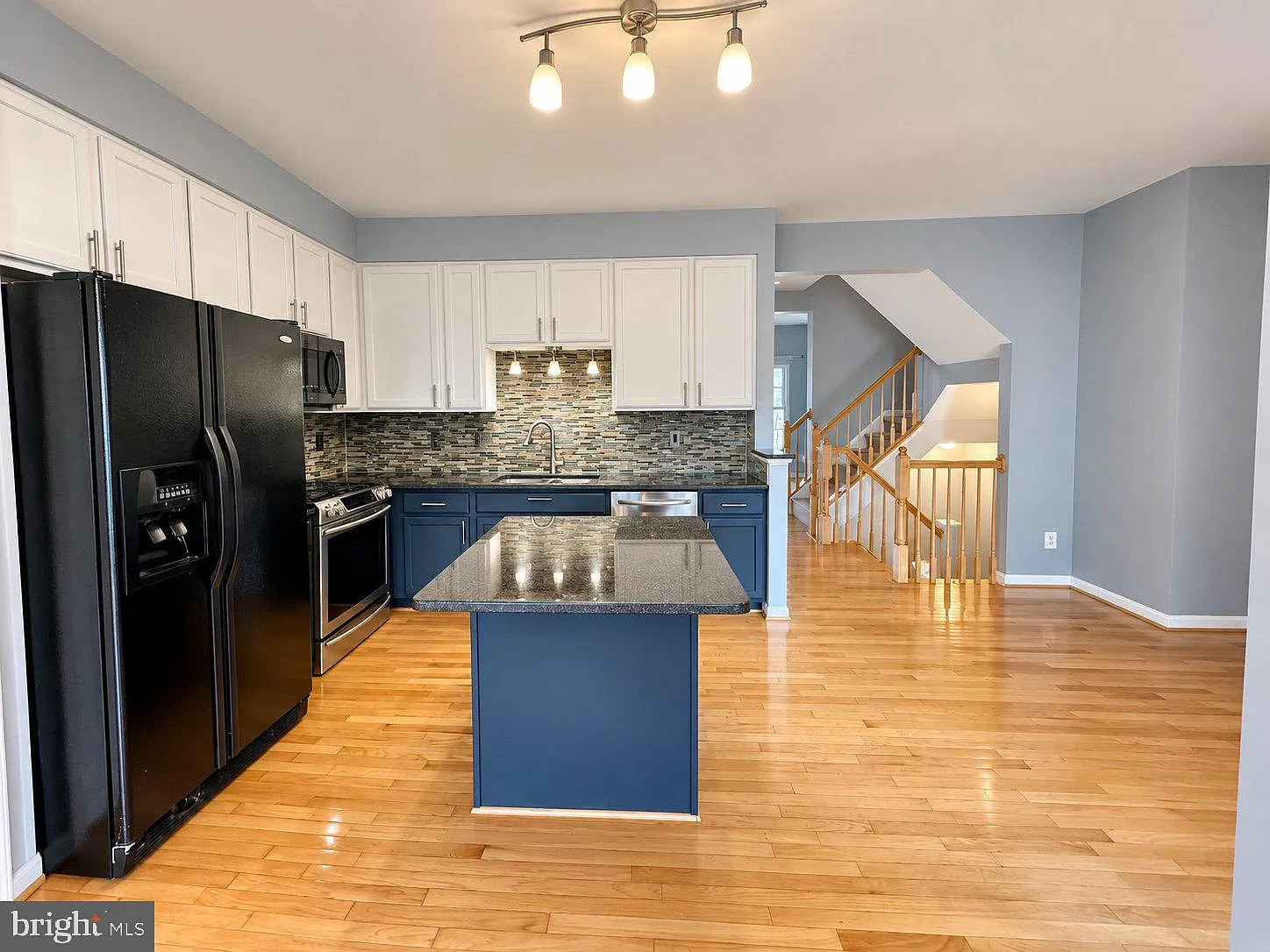 3 bed, 4.0 bath, 2432 sqft, $3,100 — Photo 4