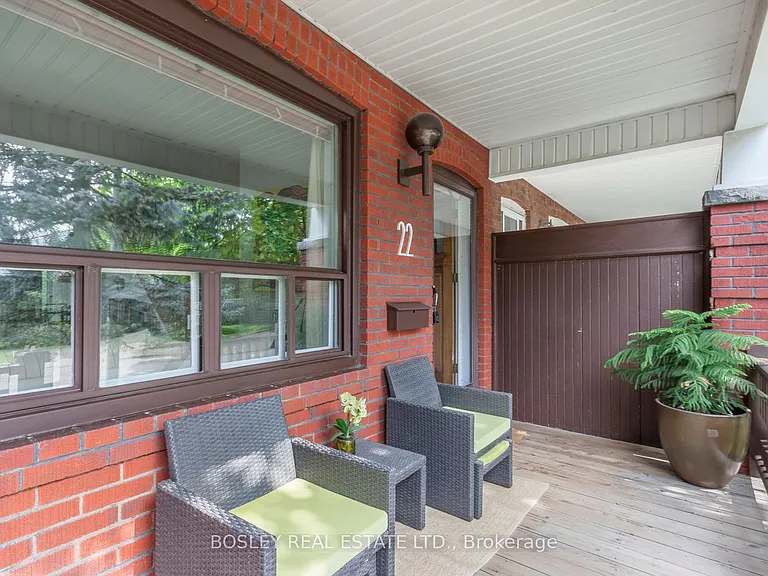 22 Martin Cres — Photo 3