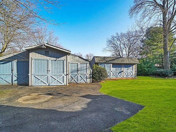 4th image of 2 Millbury Ln