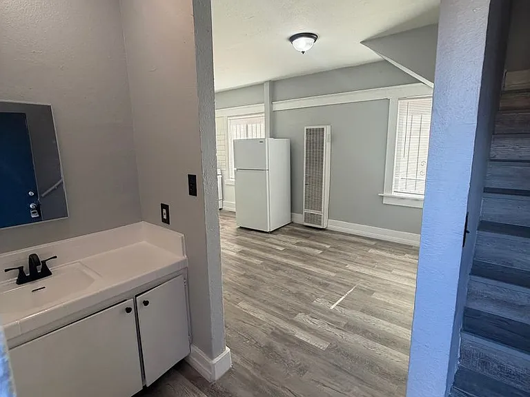 1128 Raymond Ave — Photo 5