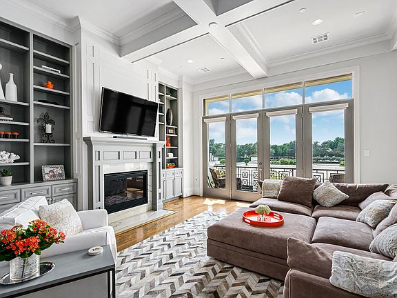 2nd image of 2103 Argonne St #B