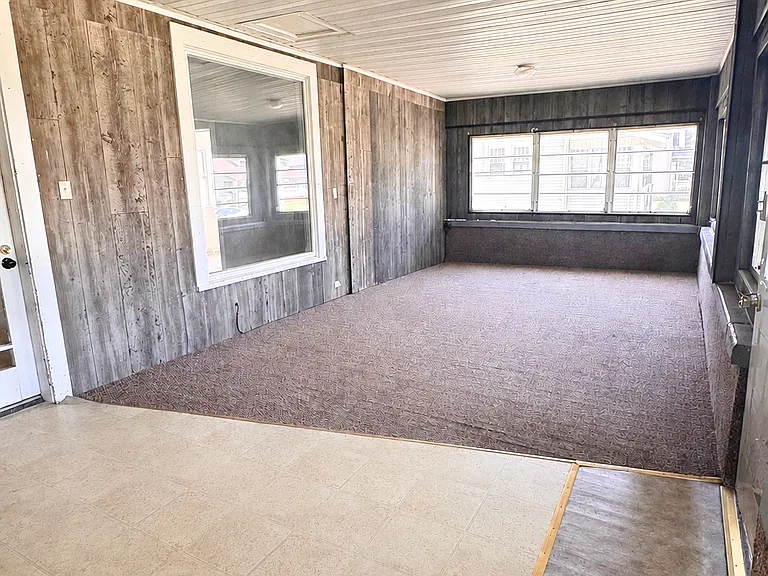 670 N Walnut St — Photo 15